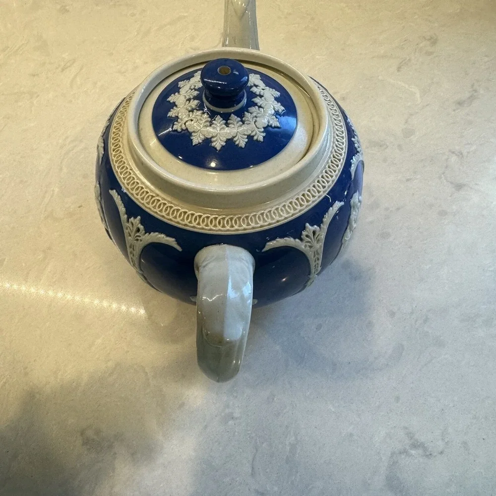 Antique Jasperware Teapot, Blue 4 cup, Dudson Hanley - Picture 6 of 12